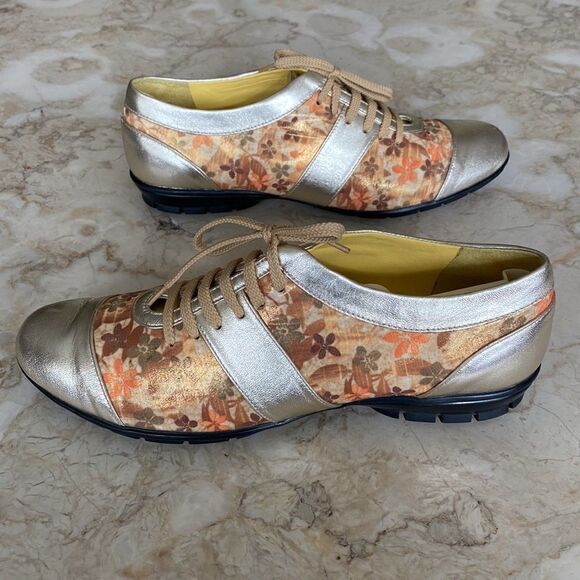 Vintage Amalfi By Rangoni Italian Gold & Floral Sneakers - Picture 4 of 9